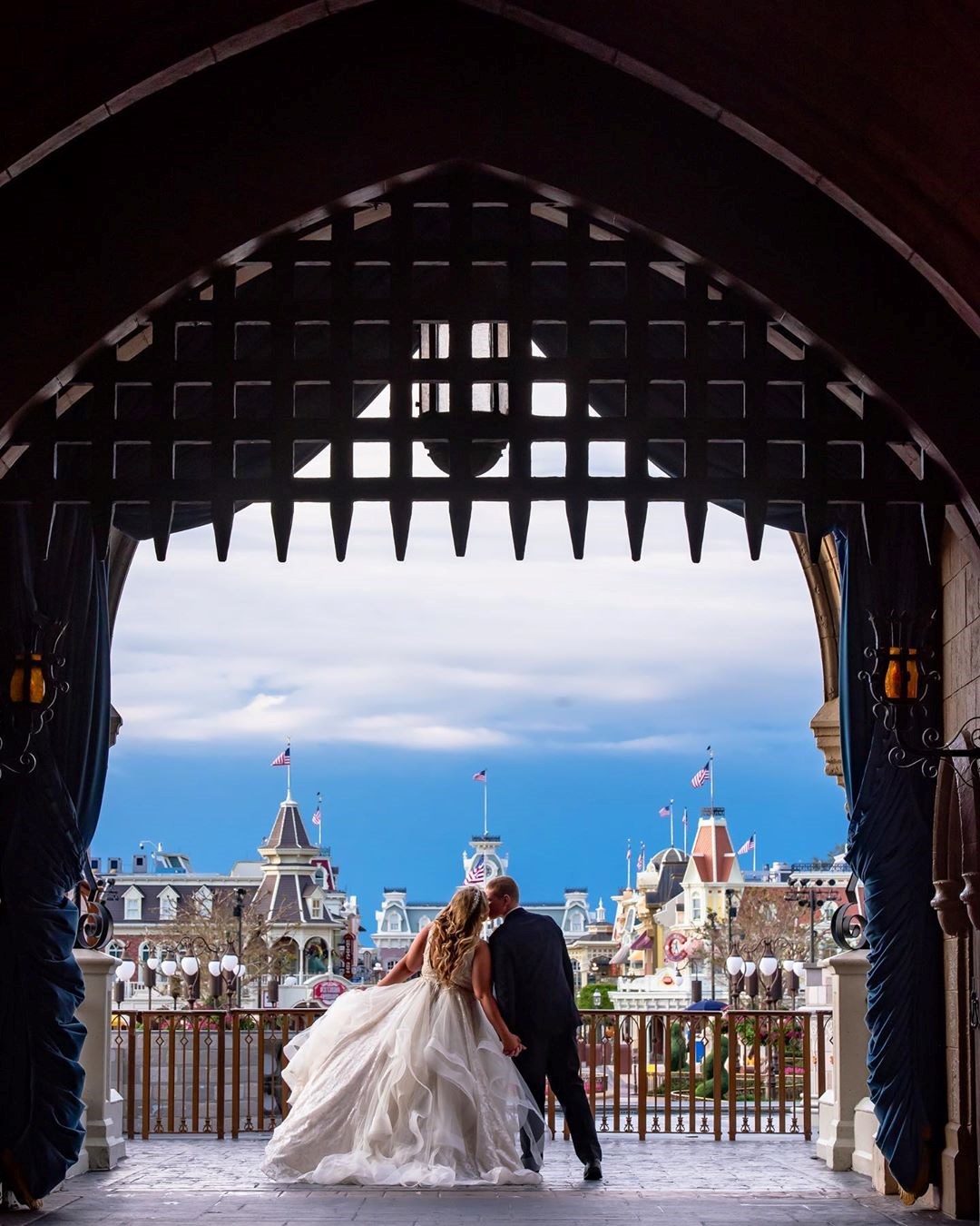 最夢幻婚禮夢想成真 迪士尼４座樂園正式開放 婚禮舉辦 城堡 佈景美到炸 還能與最愛的角色一起度過最美好一日 好想去喔