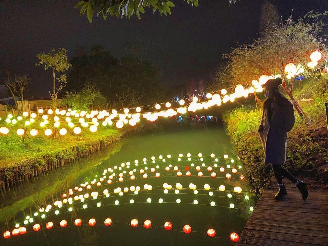 宜蘭 新景點 21冬山舊河港燈節登場 多座繽紛燈飾璀璨小鎮 加碼稻草捲心酥免費拍 期間限定亮到元宵後 好想去喔