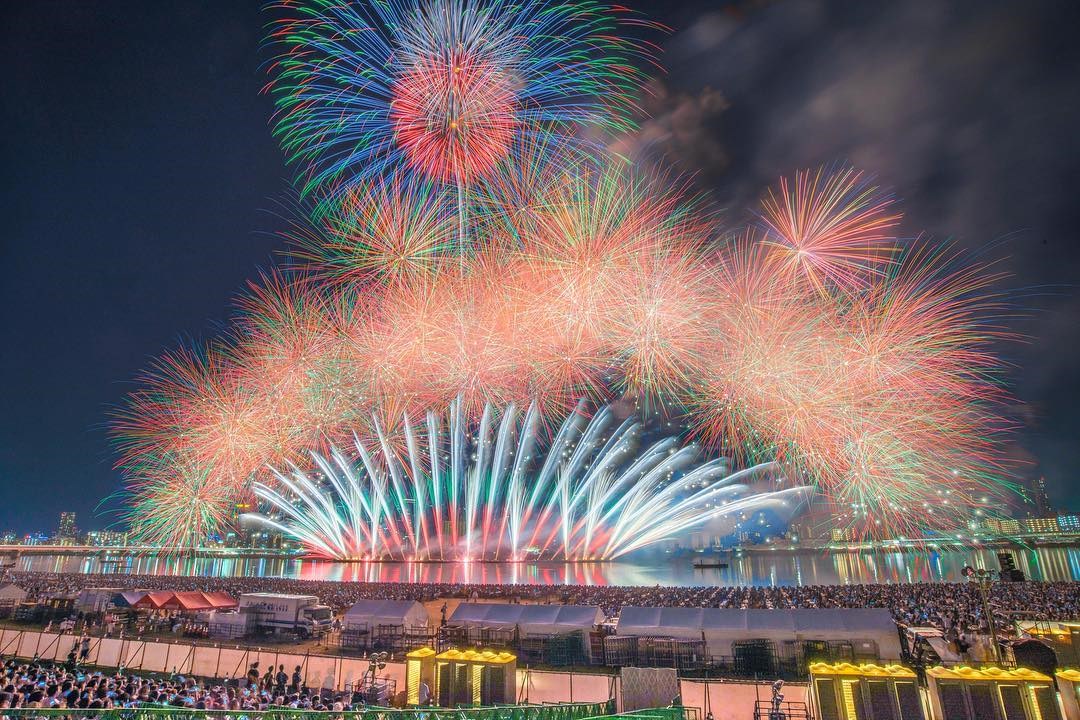 日本 來去大阪穿浴衣看煙花 ８月三大煙火盛會接連登場 盛大慶典就算當天來回也超值得 好想去喔
