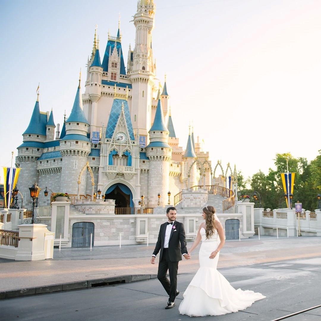 最夢幻婚禮夢想成真 迪士尼４座樂園正式開放 婚禮舉辦 城堡 佈景美到炸 還能與最愛的角色一起度過最美好一日 好想去喔