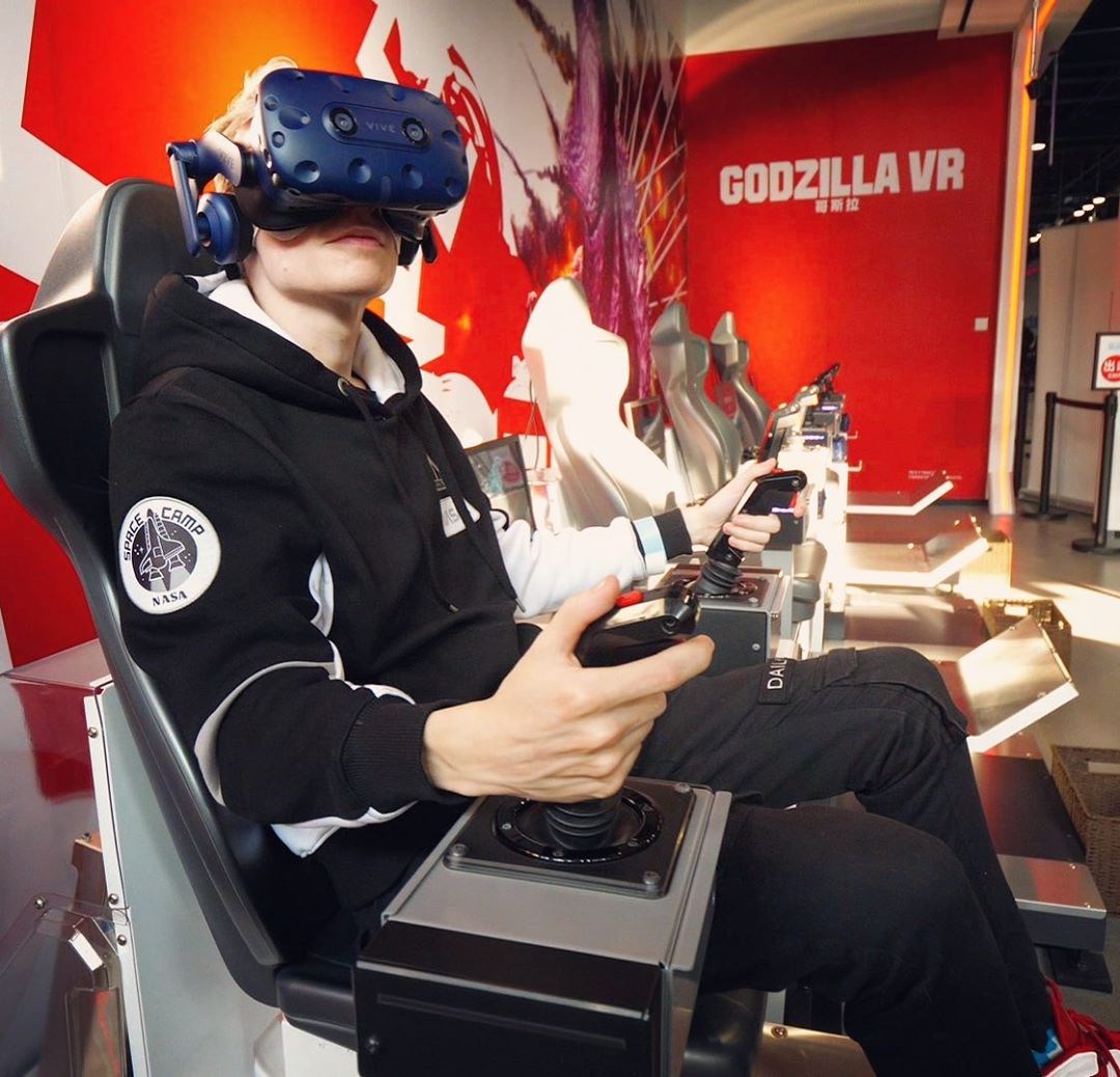 【新北】免飛日本！台灣首家「VR Zone」虛擬實境遊樂園插旗宏匯廣場，350坪大空間、12款 VR遊戲，玩到失心瘋，呼叫好友們準備衝 - 好想去喔